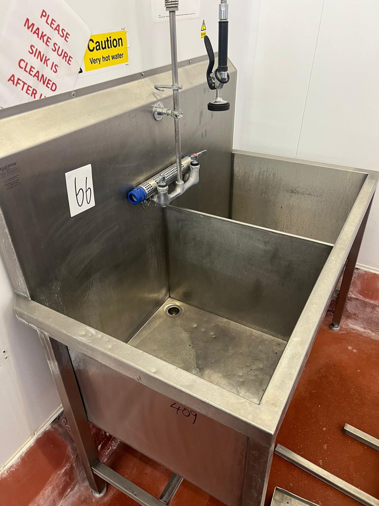 STAINLESS STEEL SINK