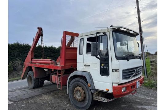 2002 VOLVO FL6 SKIP WAGON - Image 2 of 6