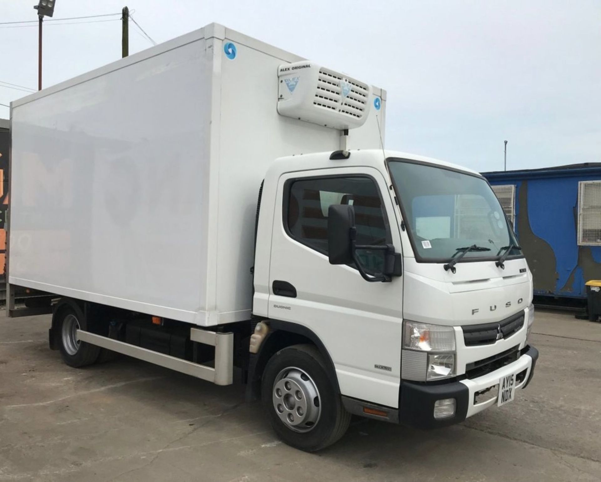 2015 MITSUBISHI CANTER/FUSO 7C15 REFRIDGERATED CHASSIS CAB - Image 9 of 14