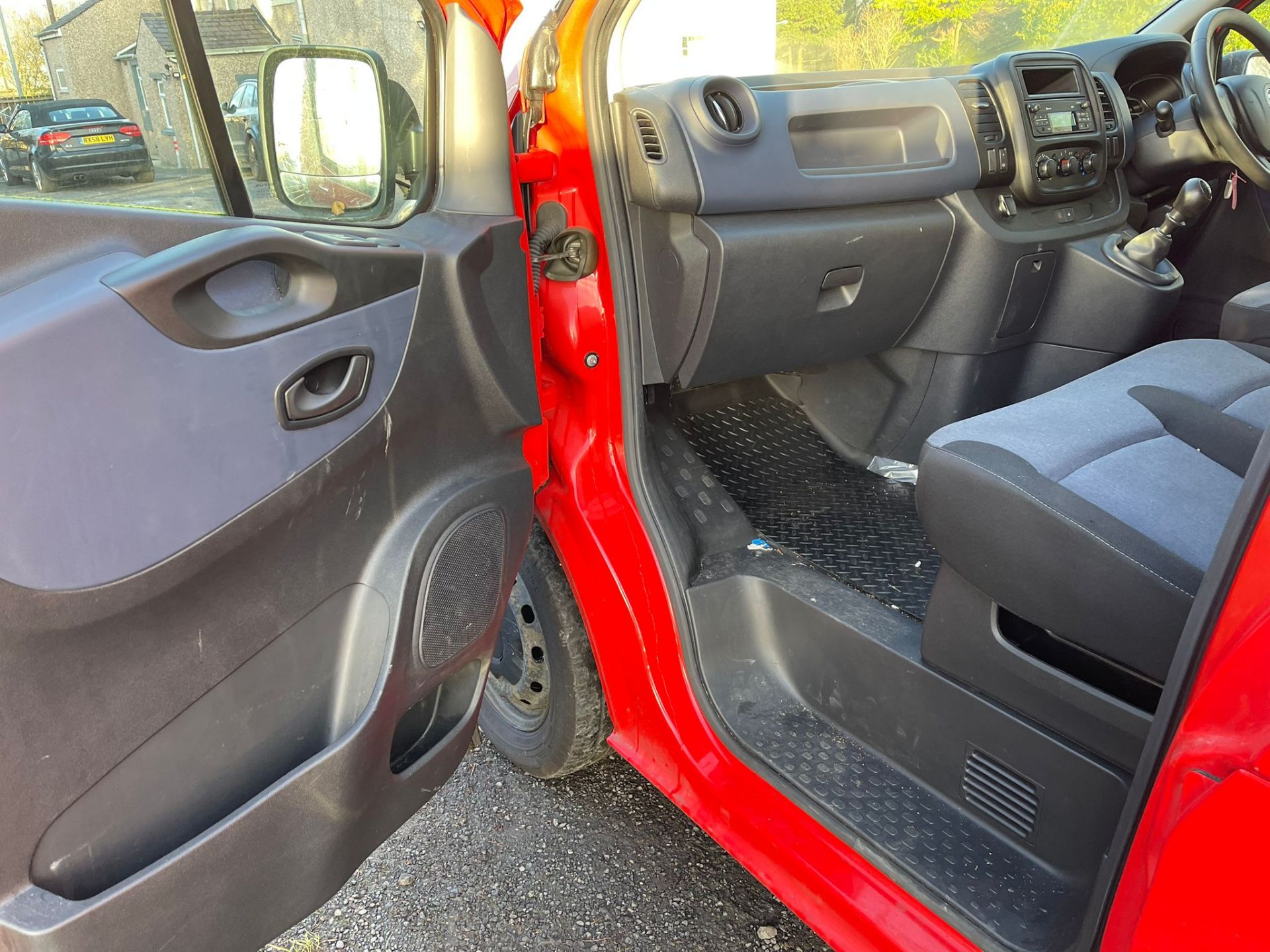 2018 VAUXHALL VIVARO - Image 4 of 12