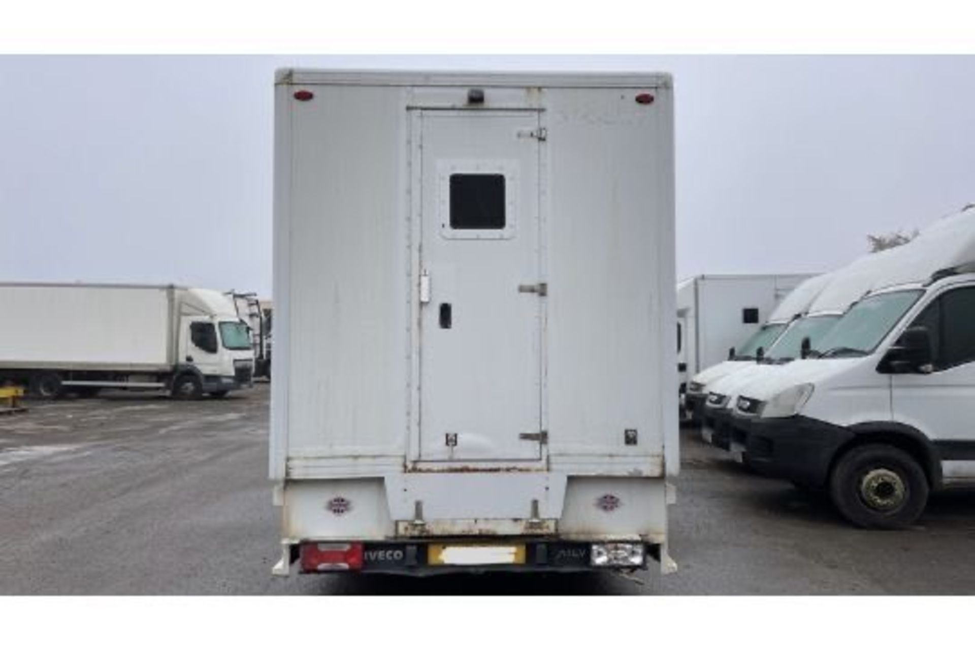 BX11 TLO. 2011 IVECO DAILY 50C14 BOX VAN. 4x2. DIESEL. MANUAL GEARBOX. E/WINDOWS & MIRROS. - Image 5 of 22