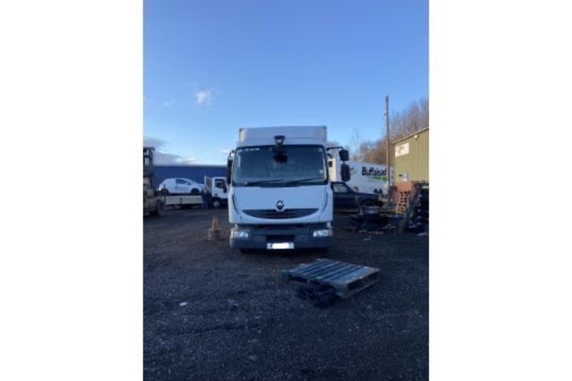 PO11 OXD 2011 RENAULT MIDLUM 180 DXI. MANUAL GEARBOX. DIESEL A/C. REAR VIEW CAMERA. 10 X CELLS.