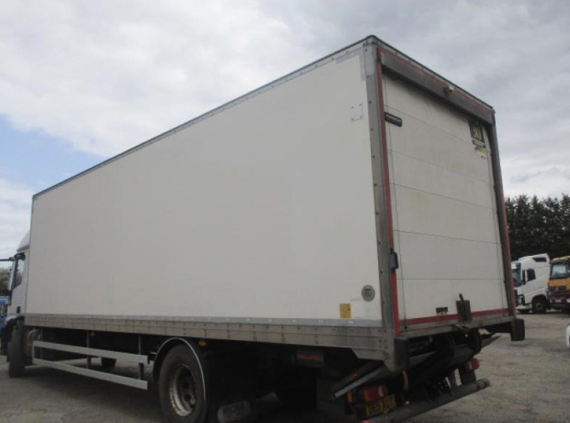 2016 IVECO EUROCARGO 180 - Image 10 of 16