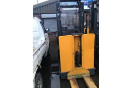 2006 BATTERY OPERATED JUNGHEINRICH FORKLIFT