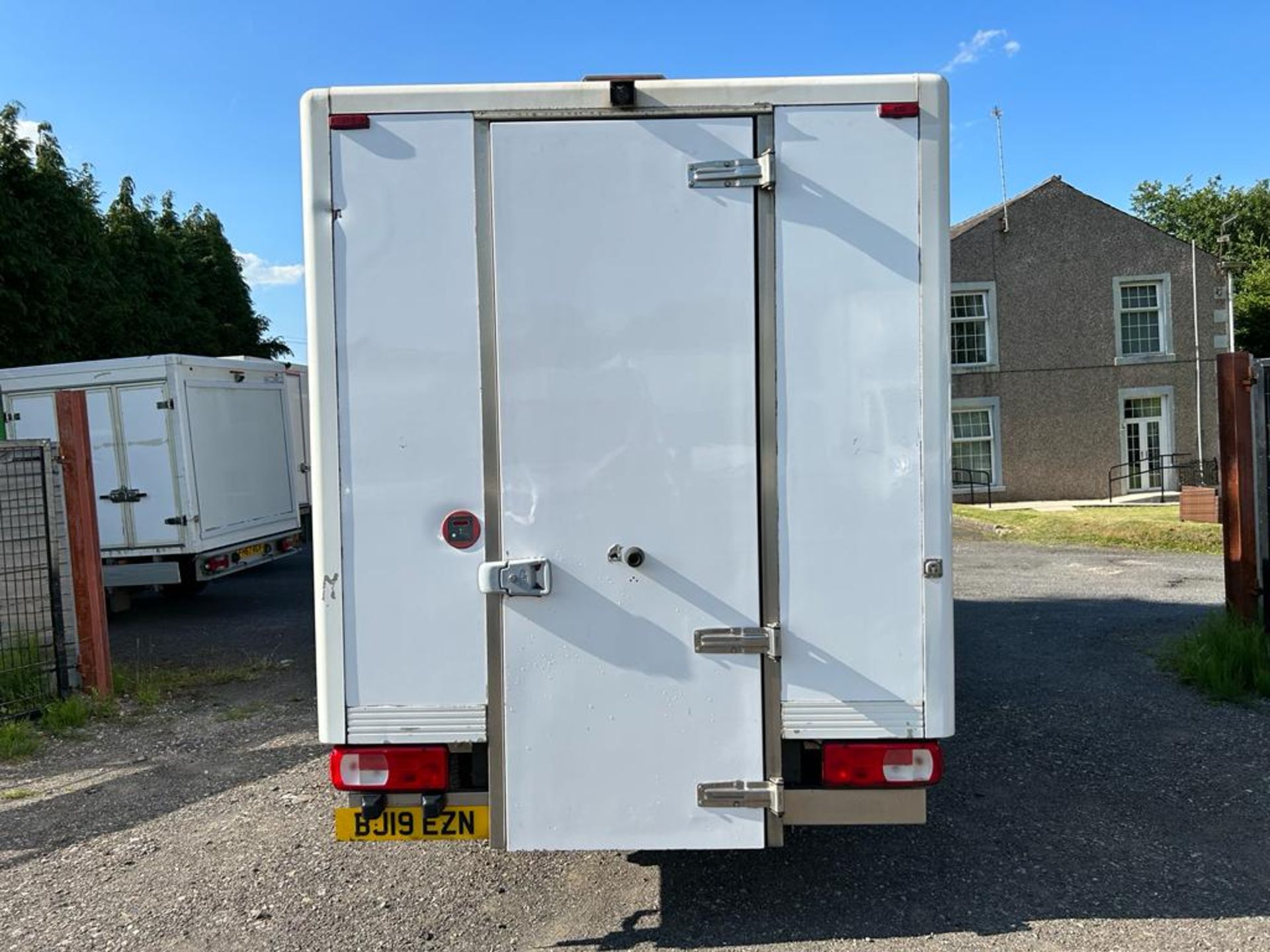 2019 VOLKSWAGEN CRAFTER FRIDGE FREEZER - Image 14 of 17