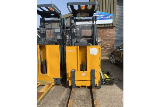 2006 BATTERY OPERATED JUNGHEINRICH FORKLIFT - Image 1 of 9