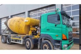 2007 HINO CERMENT MIXER