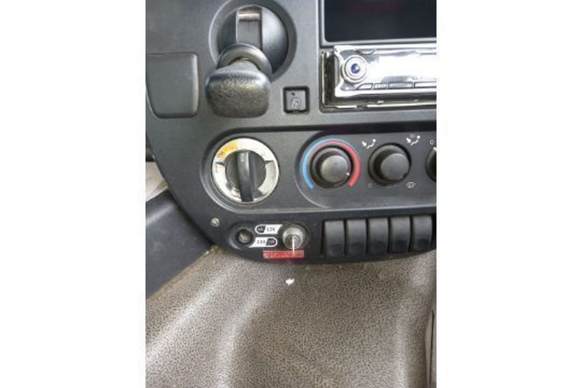 2010 DAF CF85 6X2 TRACTOR UNIT - Image 8 of 9