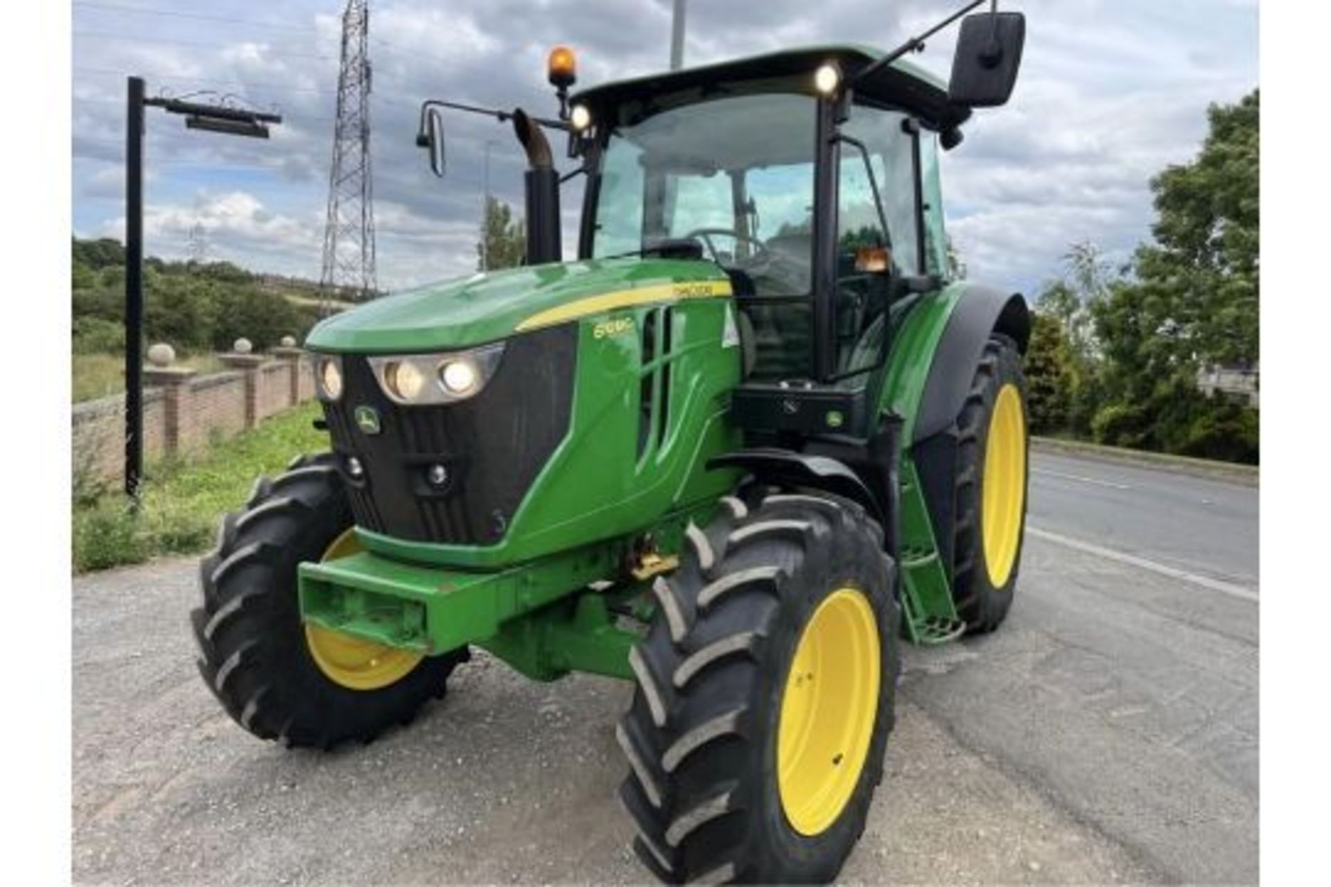 2015 JOHN DEERE TRACTOR - Image 3 of 21