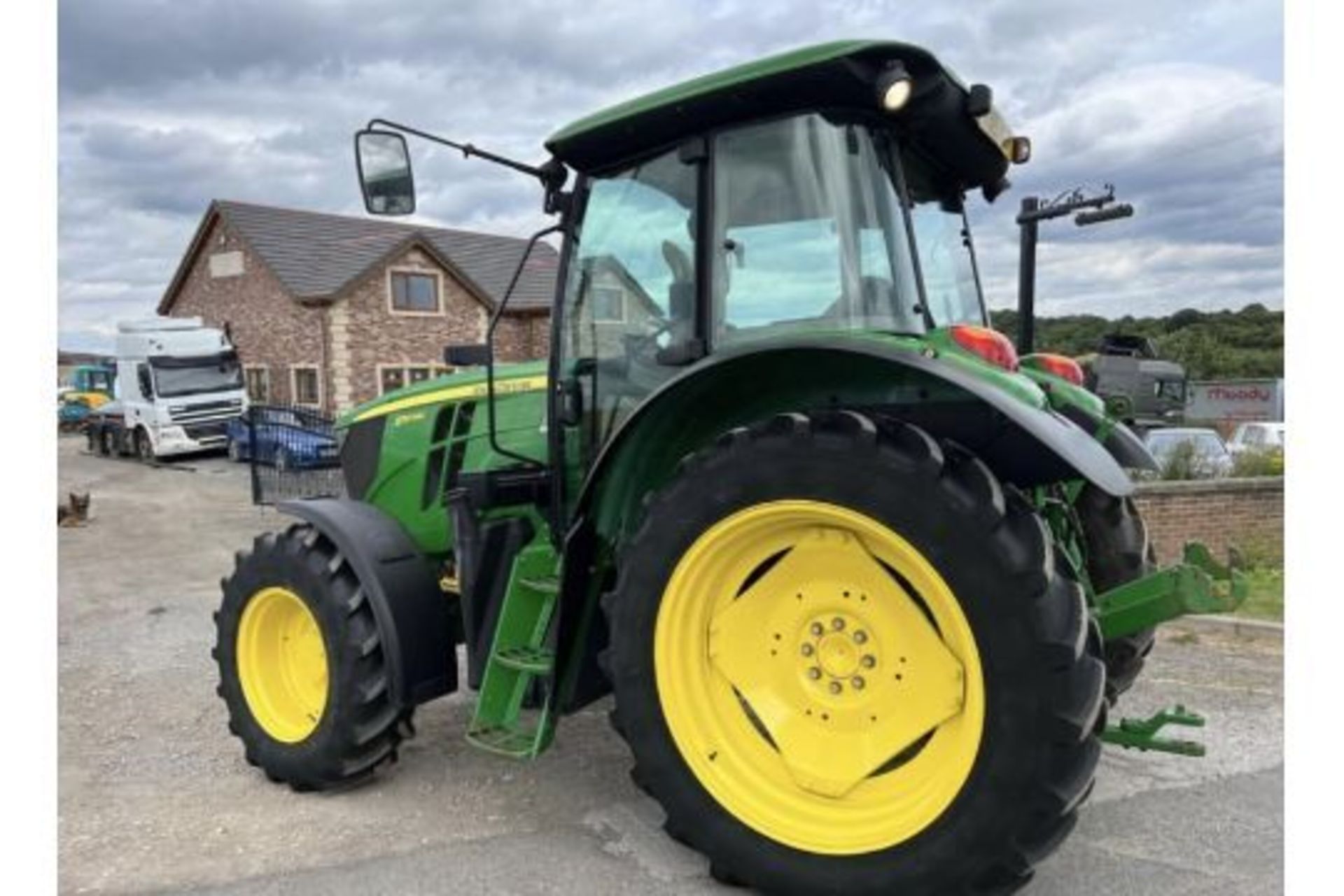 2015 JOHN DEERE TRACTOR - Image 7 of 21