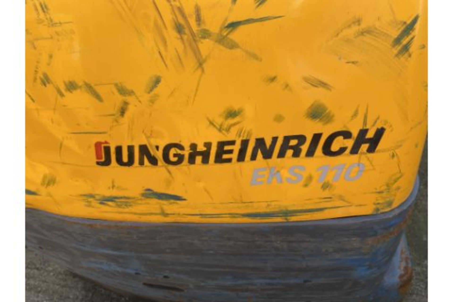 2006 BATTERY OPERATED JUNGHEINRICH FORKLIFT - Image 8 of 9