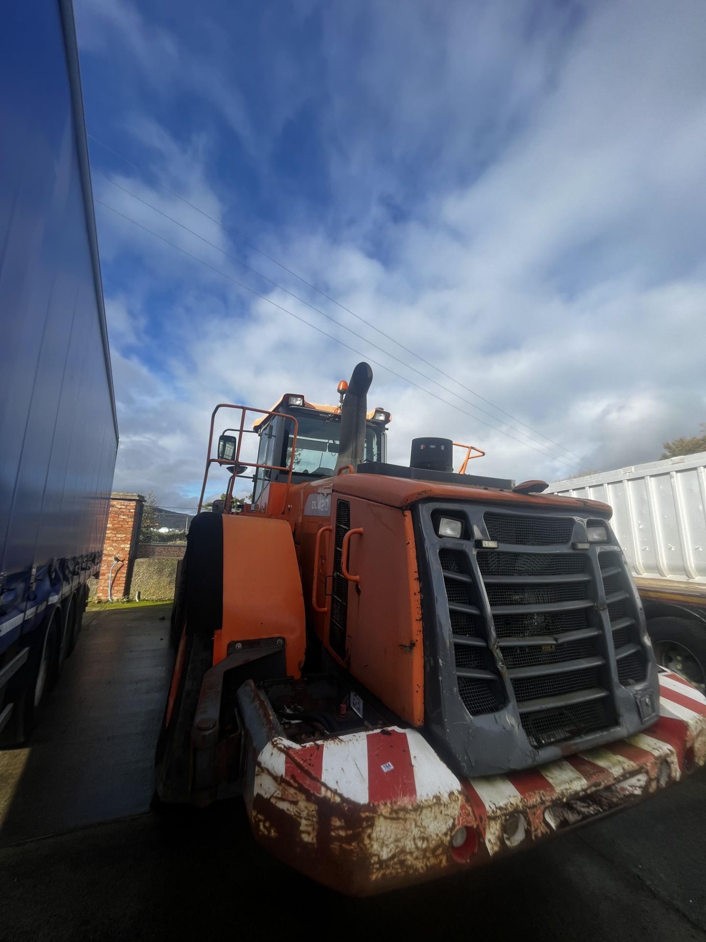 DOOSAN DL420 LOADING SHOVEL - Image 3 of 18