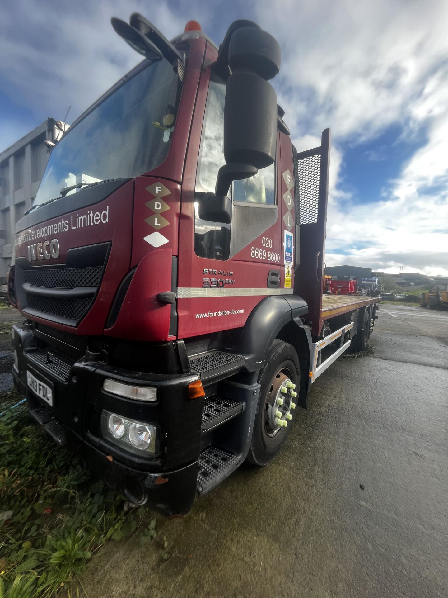 2013 IVECO RIDGID FLATBED 6X2 - Image 2 of 18