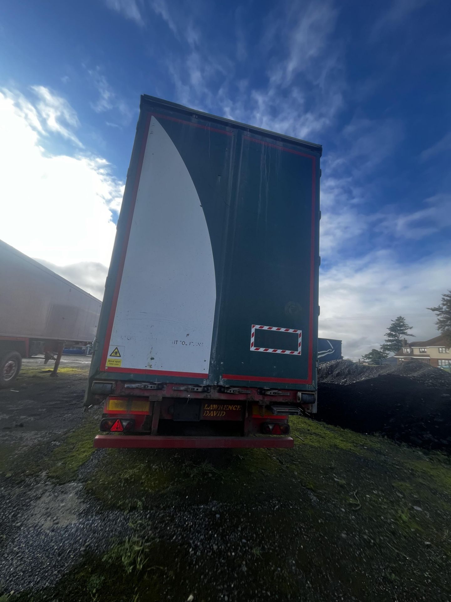 SDC TRIAXEL CURTAINSIDER TRAILER - Image 5 of 13