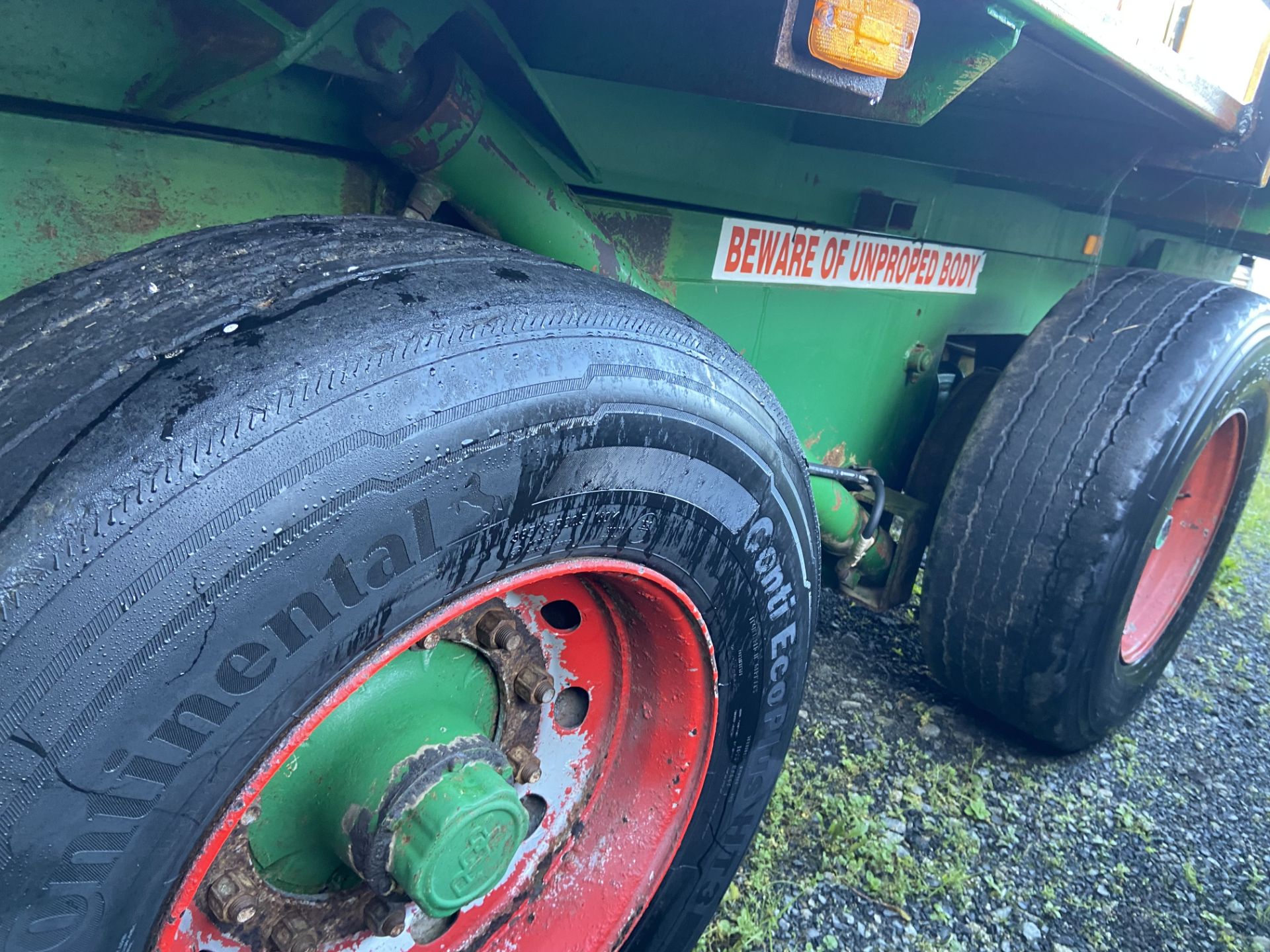 TILT BALE TRAILER WITH FORKS - Image 15 of 17