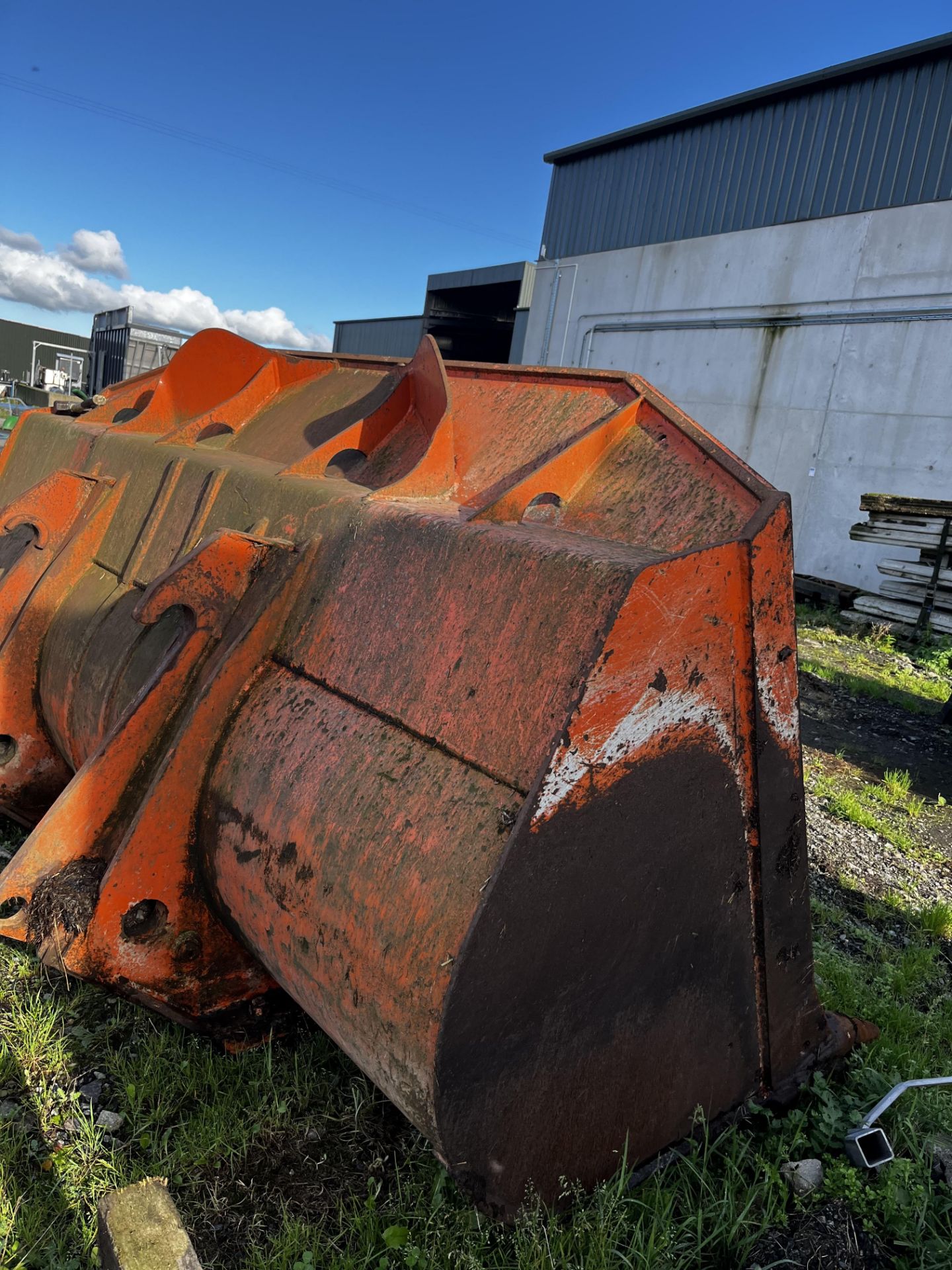 FRONT LOADER BUCKET - Image 2 of 5