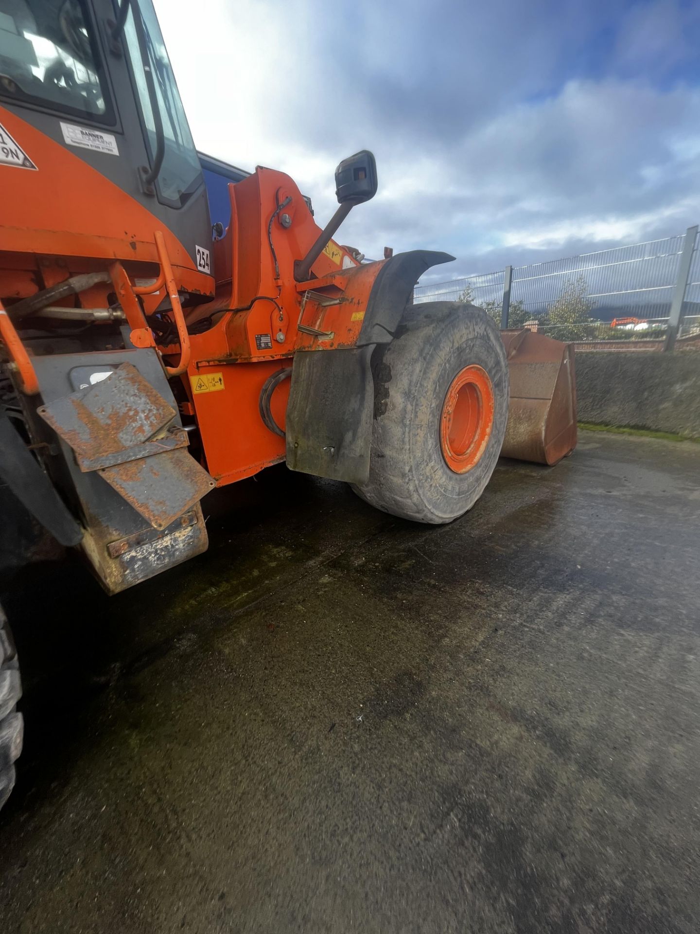 DOOSAN DL420 LOADING SHOVEL - Image 6 of 18