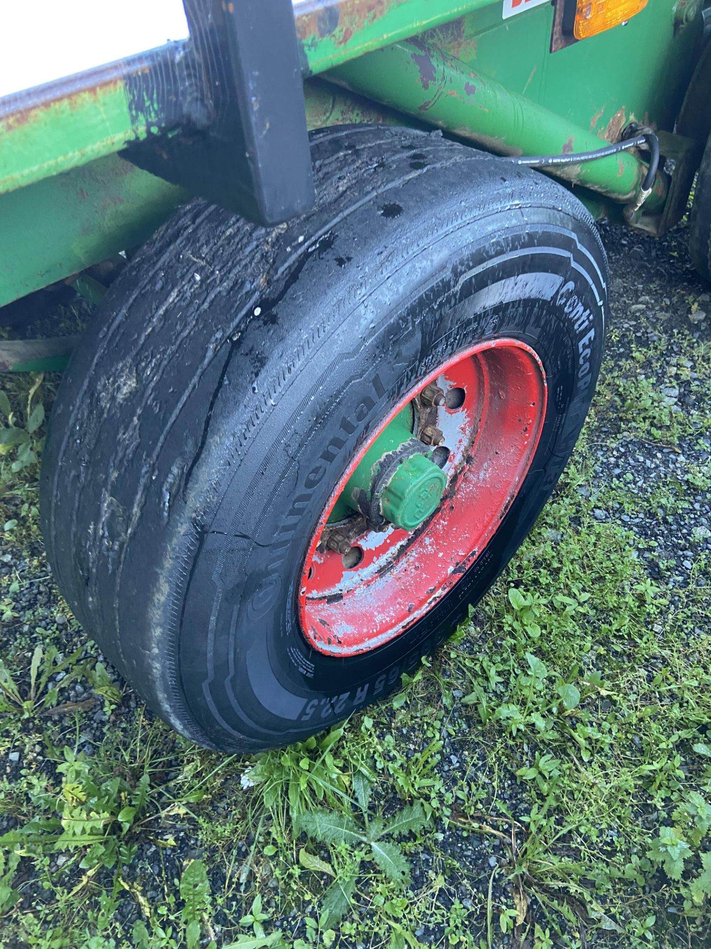 TILT BALE TRAILER WITH FORKS - Image 14 of 17