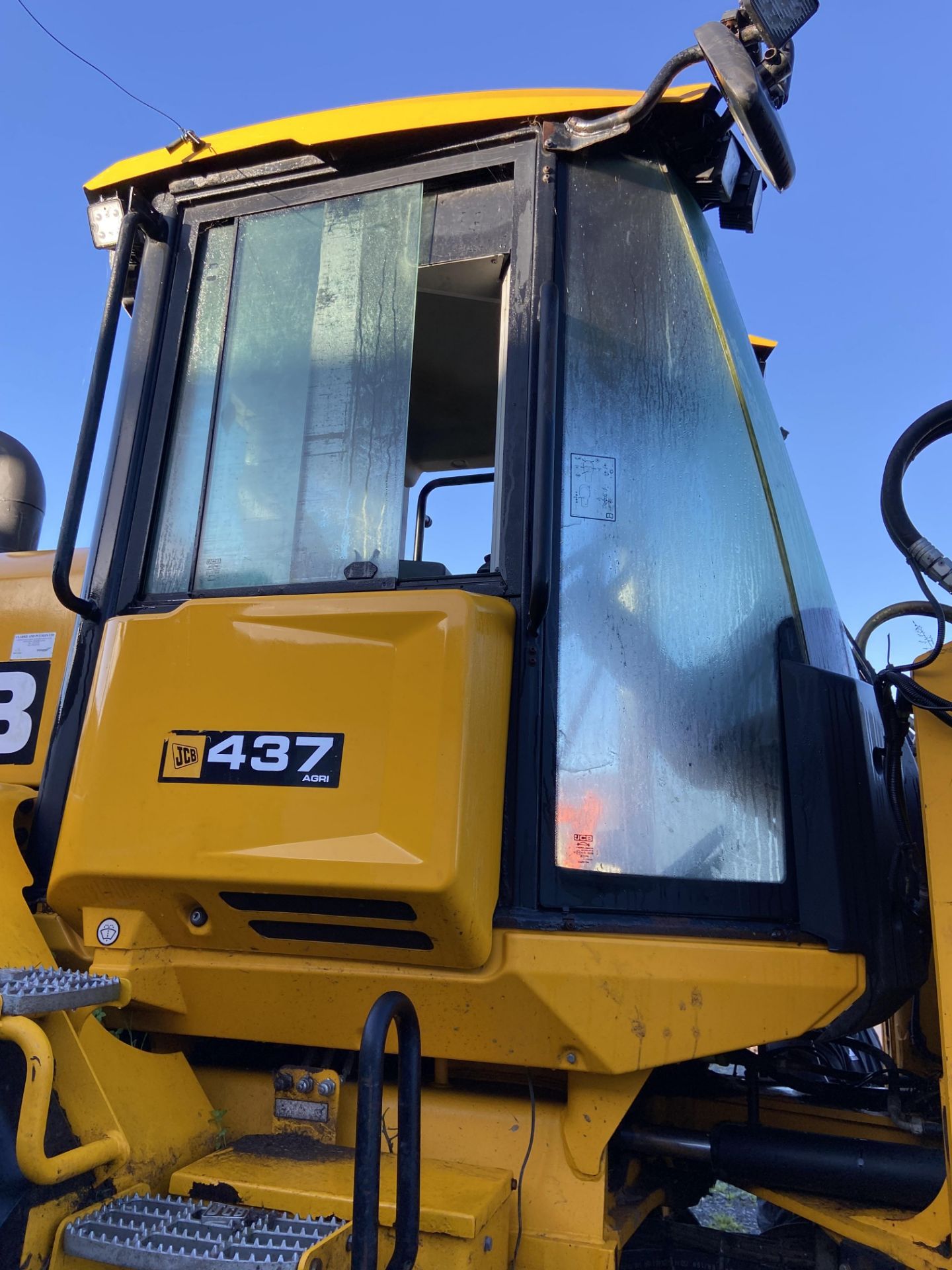 2018 JCB 437 LOADING SHOVEL - Image 5 of 23