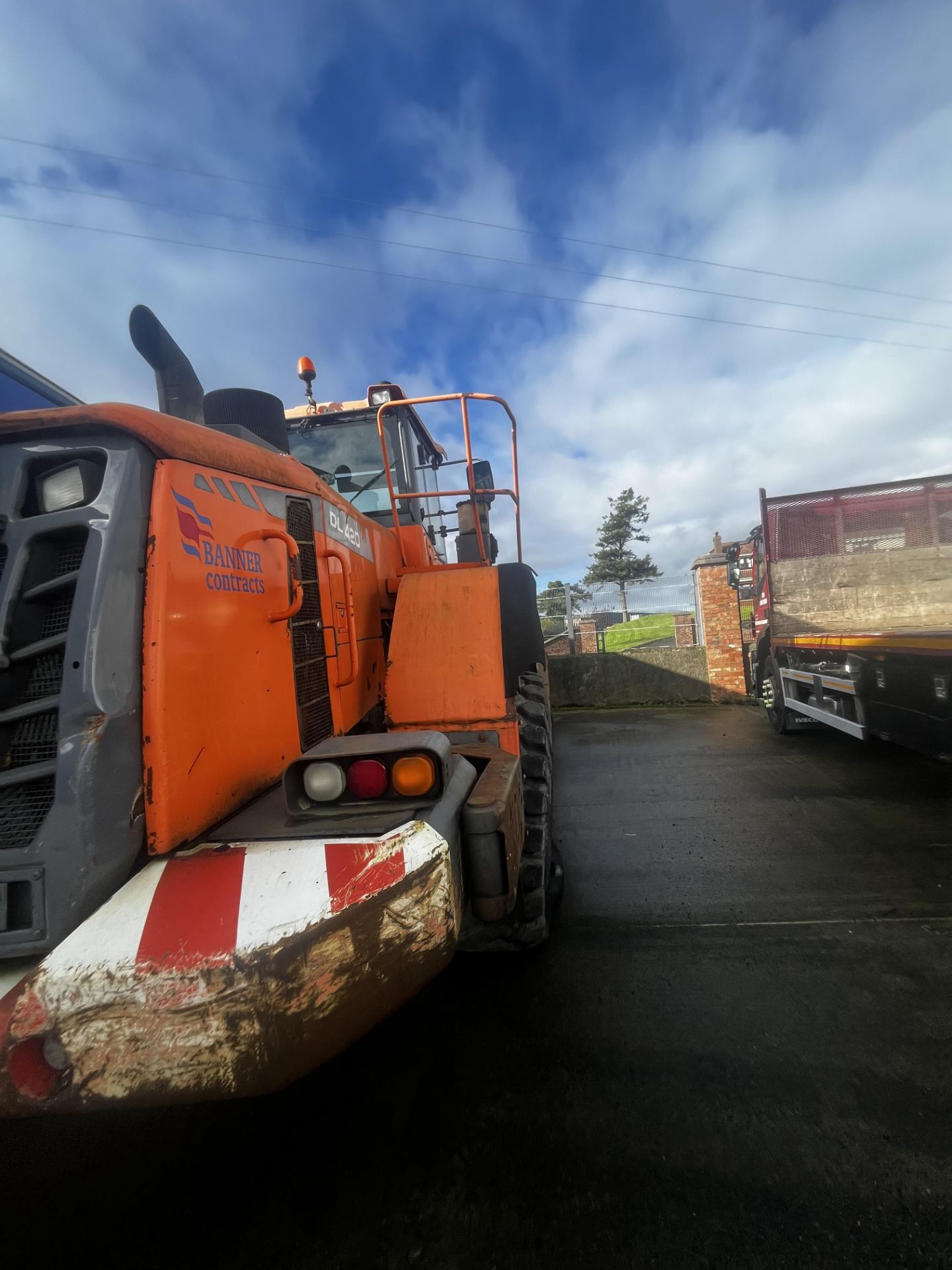 DOOSAN DL420 LOADING SHOVEL - Image 4 of 18