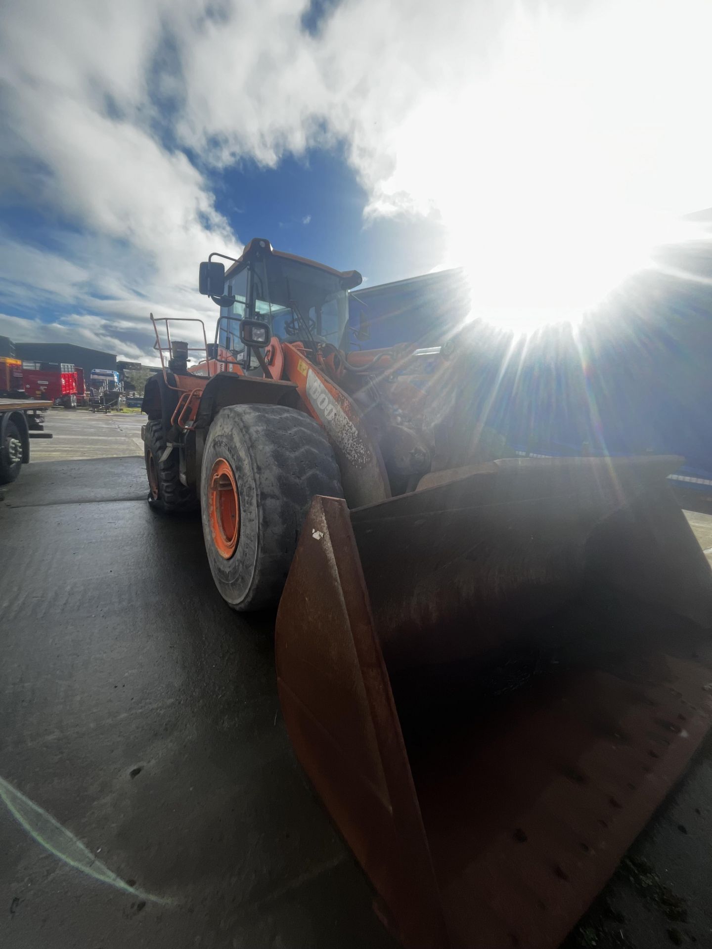 DOOSAN DL420 LOADING SHOVEL - Image 8 of 18