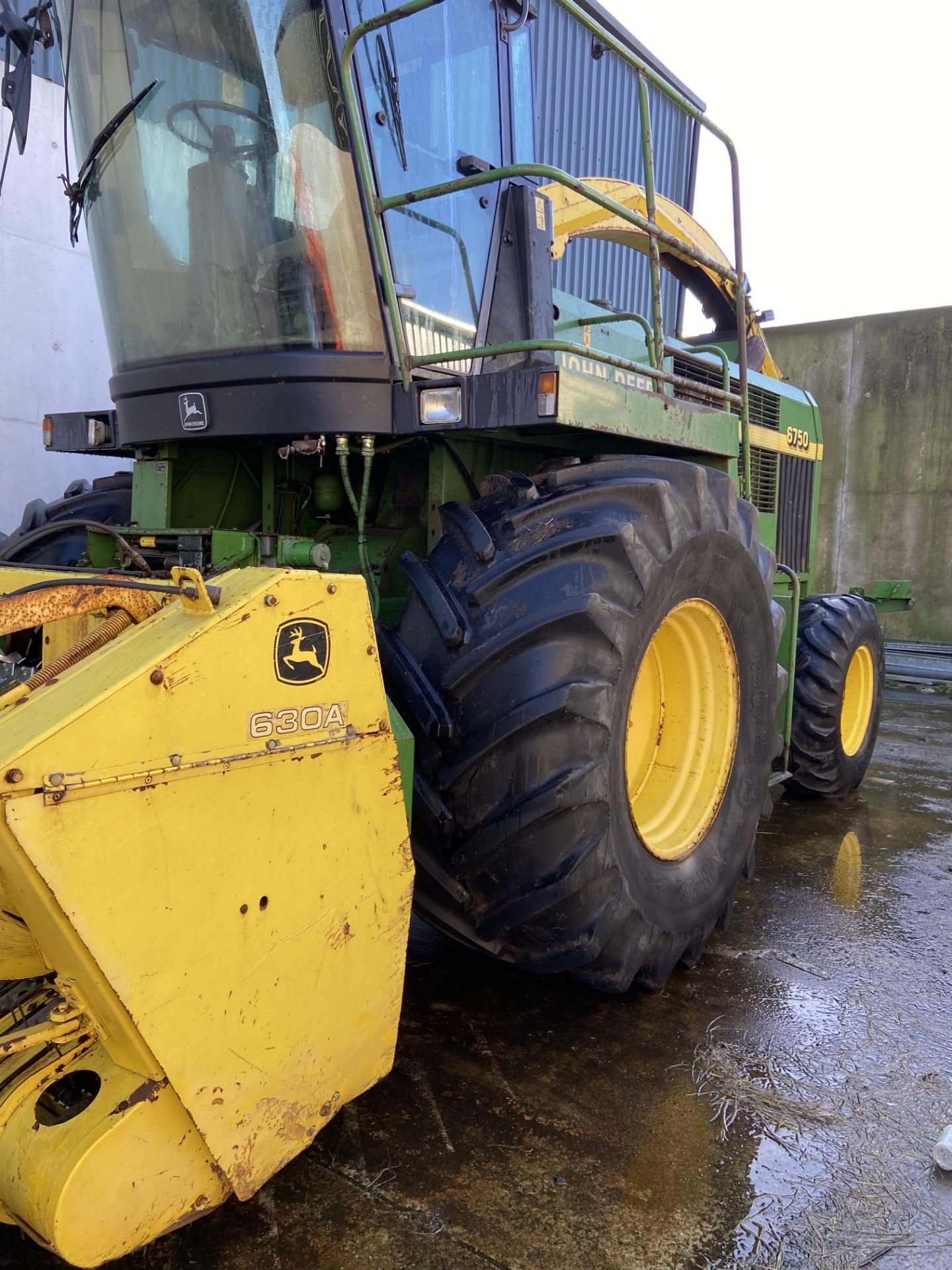 JOHN DEER 6750 HARVESTER - Image 5 of 30