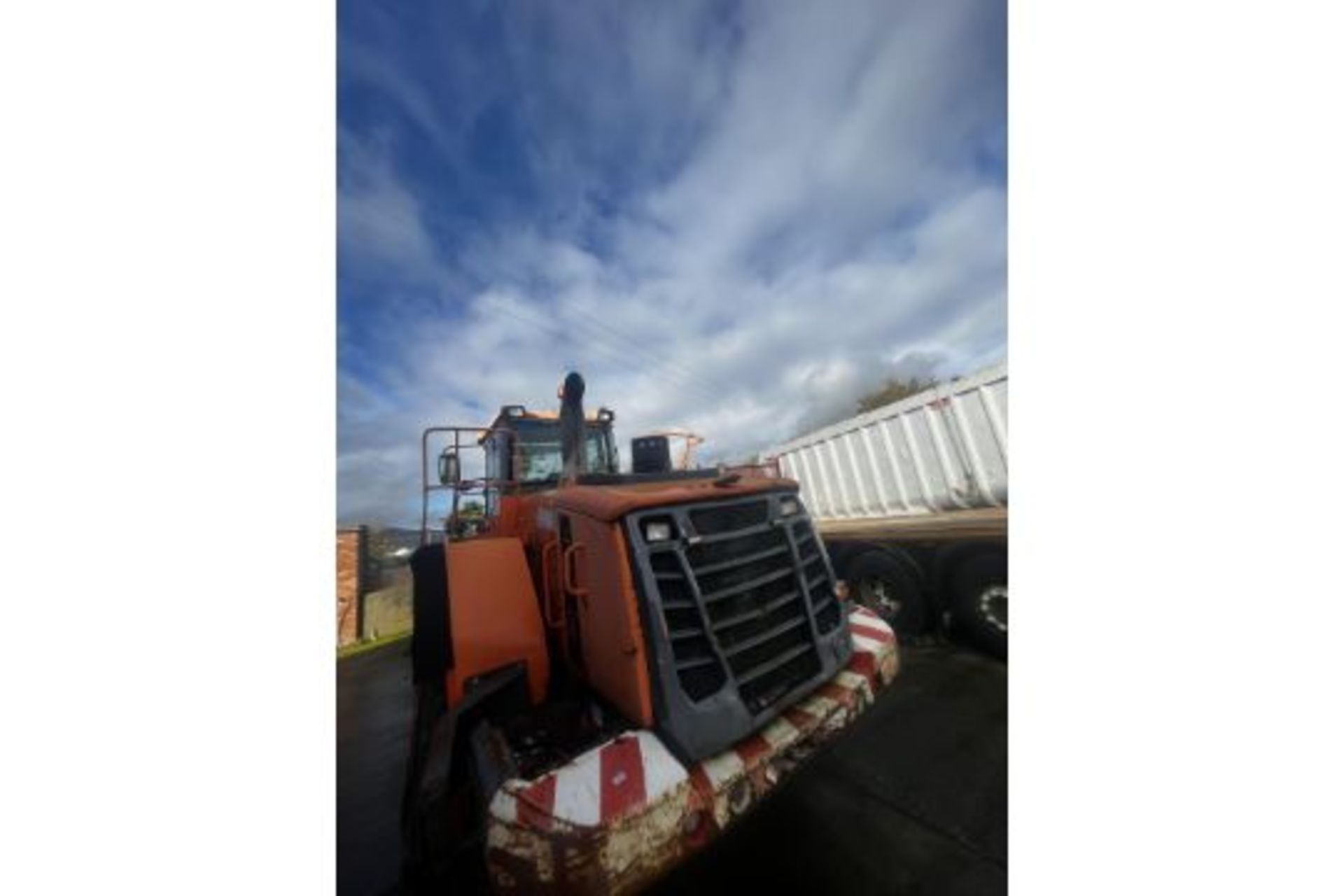 DOOSAN DL420 LOADING SHOVEL - Image 2 of 17