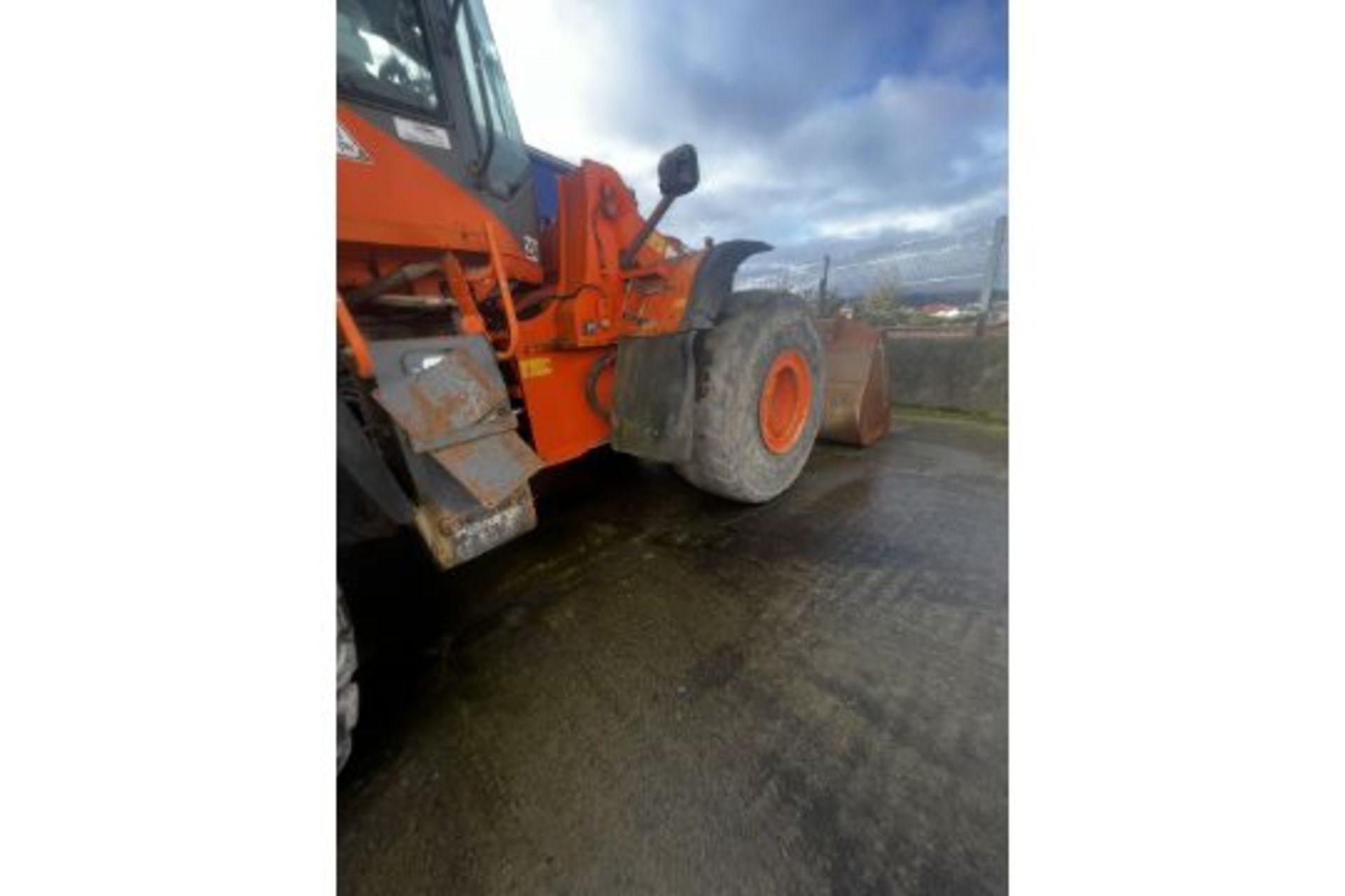 DOOSAN DL420 LOADING SHOVEL - Image 6 of 17