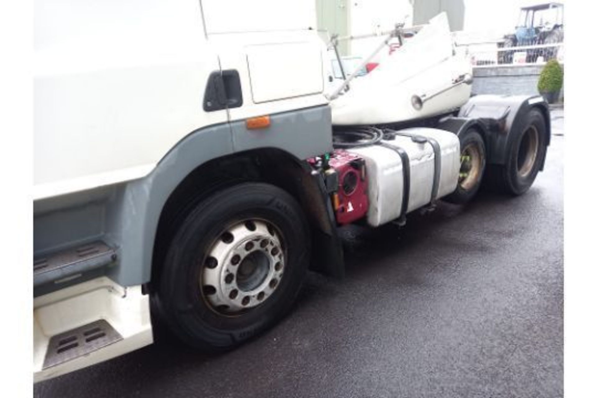 2010 DAF CF85 6X2 TRACTOR UNIT - Image 3 of 9