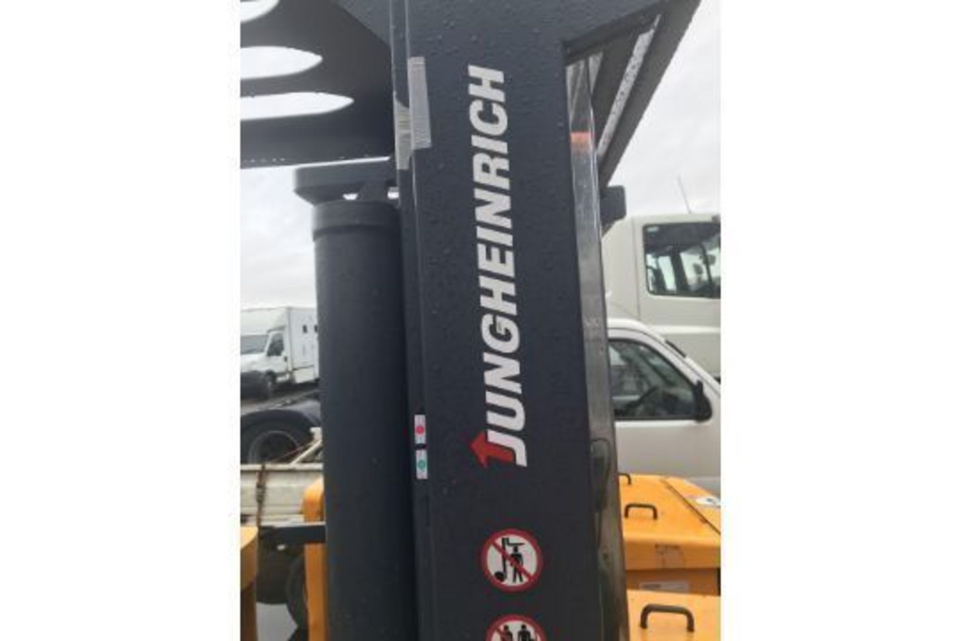 2006 BATTERY OPERATED JUNGHEINRICH FORKLIFT - Image 2 of 5