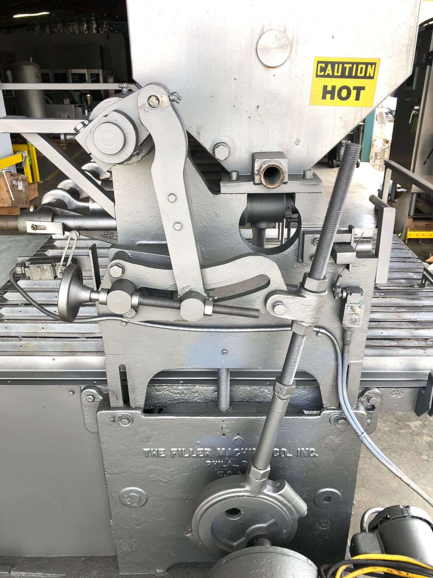 Geyer 10 Head Double Stroke Piston Filler - Image 8 of 13