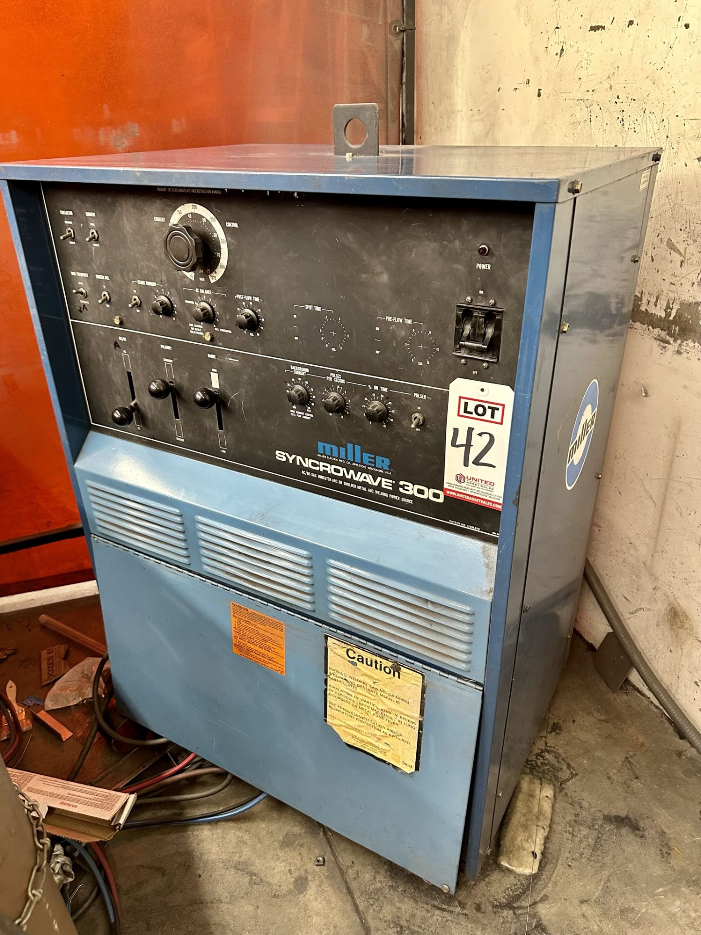 MILLER SYNCROWAVE 300 WELDING POWER SOURCE, W/ ARGON TANK