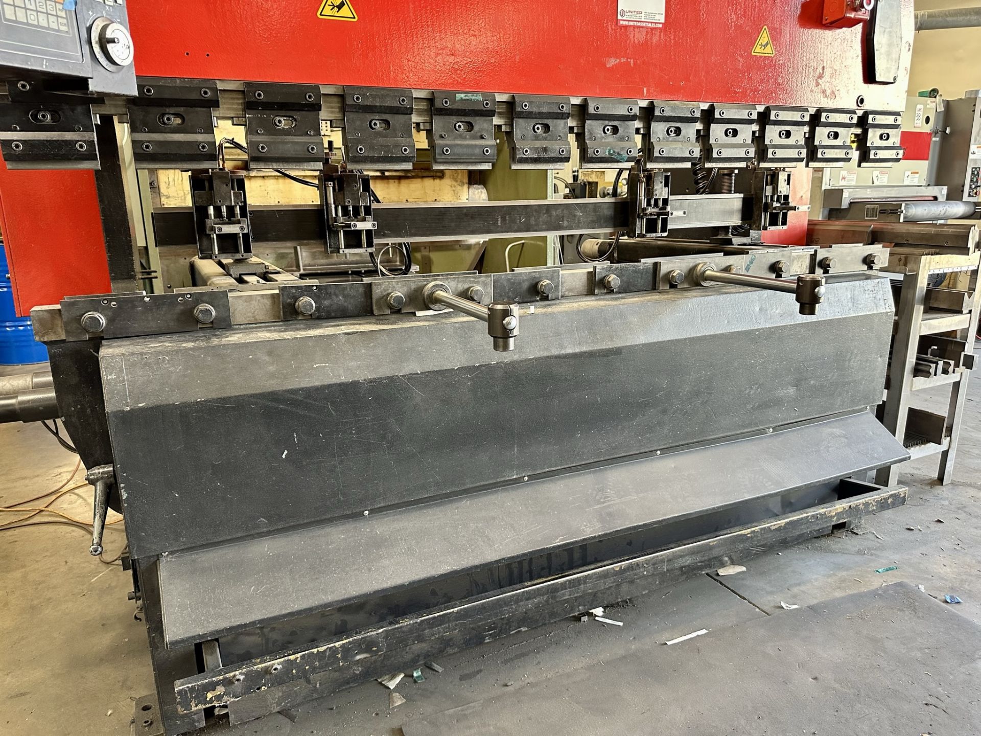 1982 AMADA 8' PRESS BRAKE, MODEL RG-8025, 8' X 80-TON CAPACITY, NC9-EX II CNC CONTROL, S/N 804947 - Image 11 of 14