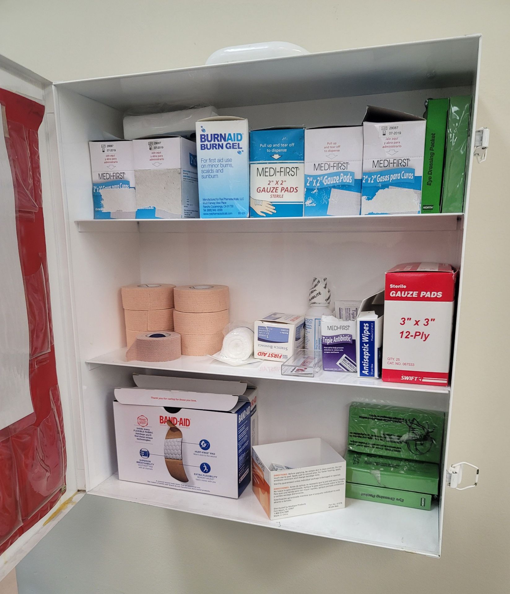 RADNOR SAFETY PRODUCTS FIRST AID KIT, WALL HUNG, (BUILDING 25, QC LAB) - Image 2 of 2