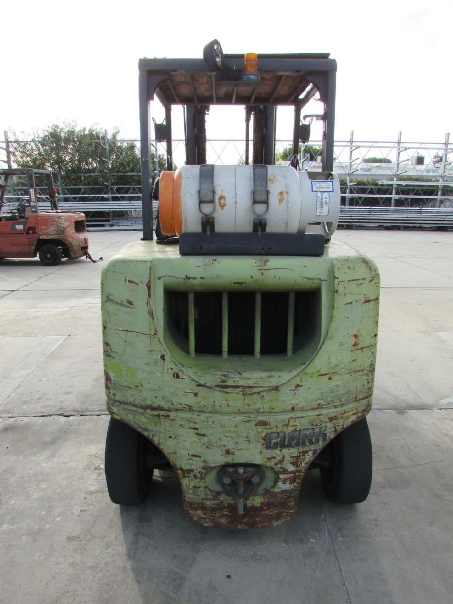 CLARK LPG FORKLIFT, MODEL CGC50L, 7,000 LB CAPACITY, 190" 3-STAGE MAST, 70" FORKS, SIDE SHIFT, SOLID - Image 5 of 12