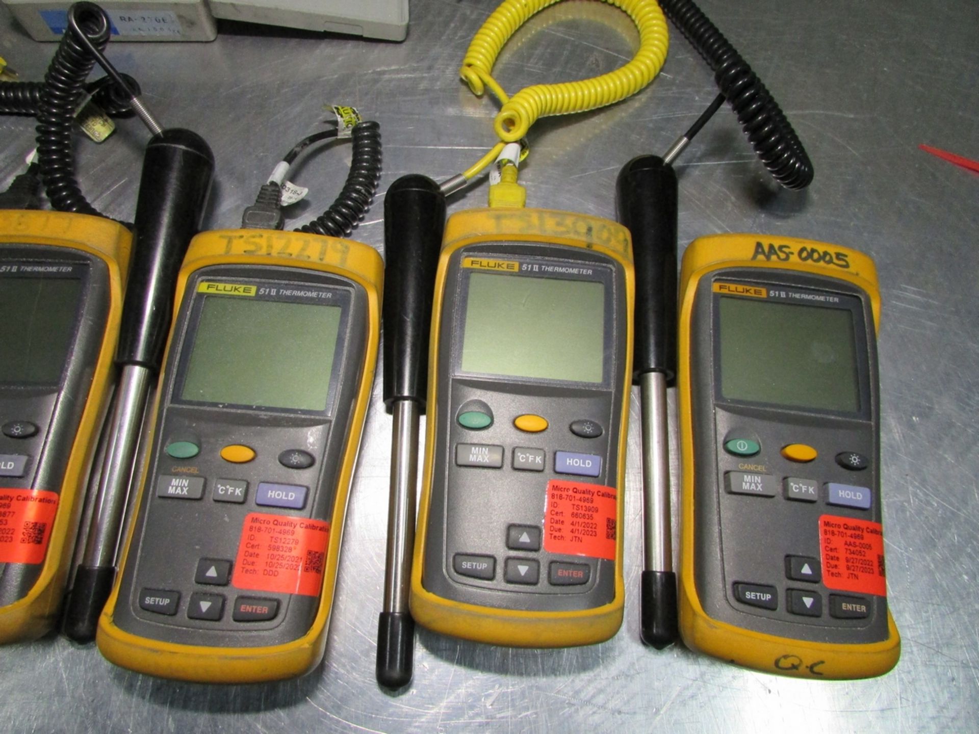 LOT - (6) FLUKE DIGITAL THERMOMETERS: (5) 51 II, (1) 52 K/J, W/ (7) COOPER ATKINS THERMOCOUPLE - Image 2 of 4