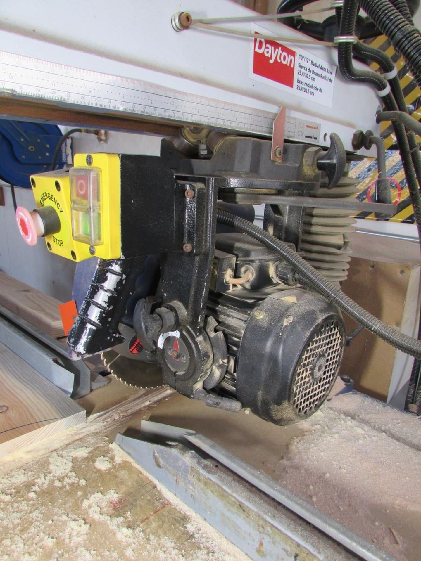 DAYTON 10"/12" RADIAL ARM SAW, MODEL 49G998A, 24" ARM, LASER CUTTING GUIDE, 18' X 2' STEEL CUTTING - Image 7 of 11