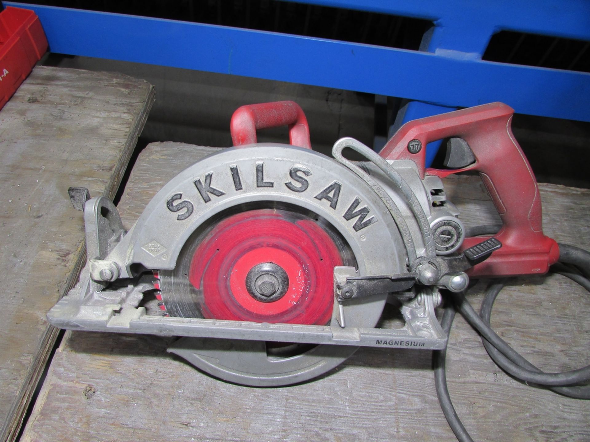 LOT - (2) SKILSAW 7-1/4" WORM DRIVE CIRCULAR SAWS: (1) HD77M, (1) SPT77WM - Image 3 of 3