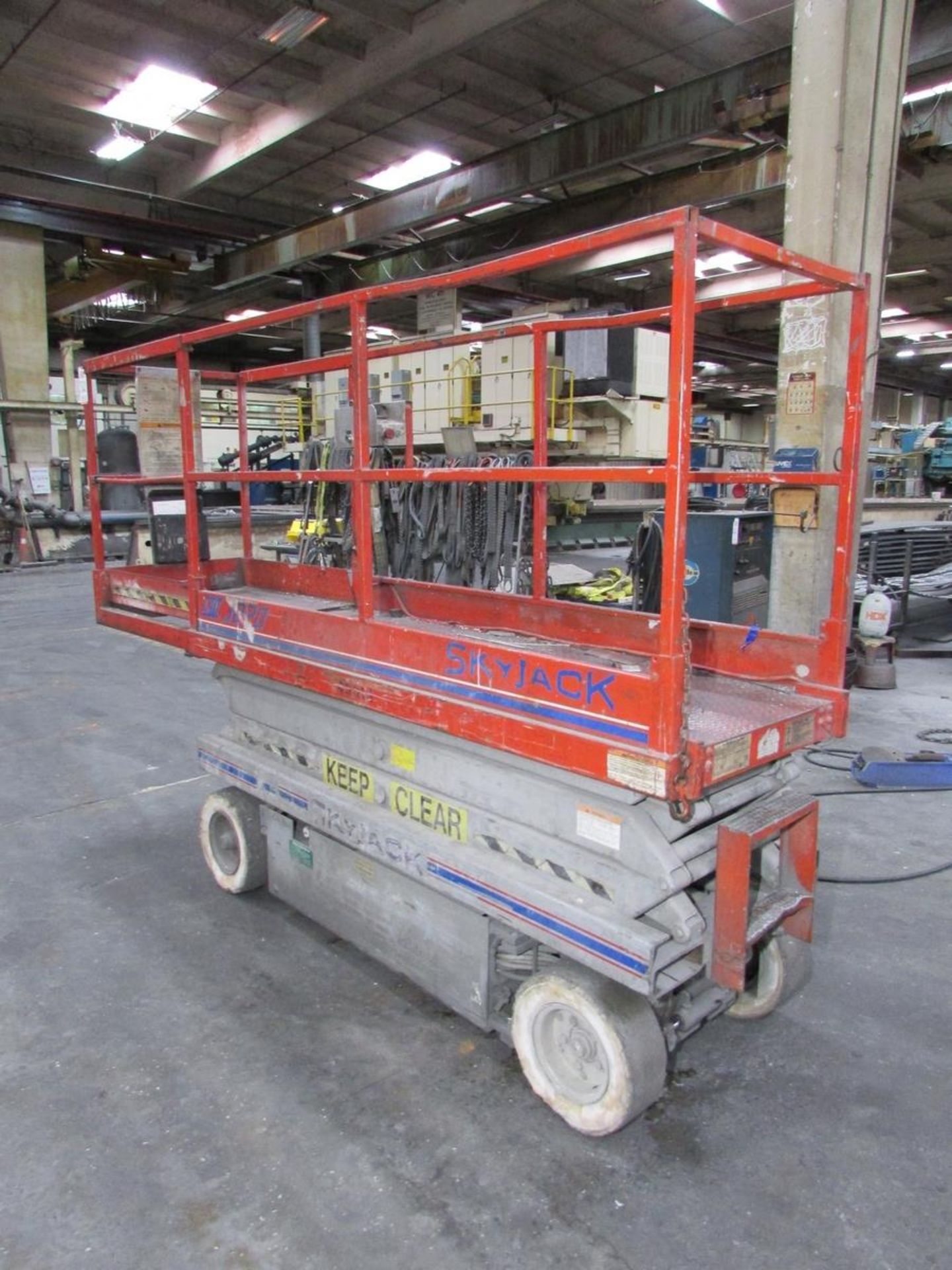 1996 SKYJACK ELECTRIC SCISSOR LIFT, MODEL SJIII 3220, 850 LB CAPACITY, 10' EXTENDED PLATFORM, S/N - Image 3 of 10