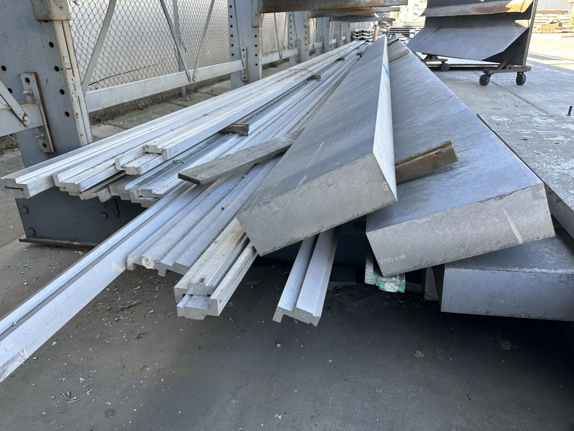 LOT - HUGE LOT OF ALUMINUM PLATE AND EXTRUSION, SEE PICTURES. DISCLAIMER: QUANTITIES AND DETAILS - Image 12 of 13