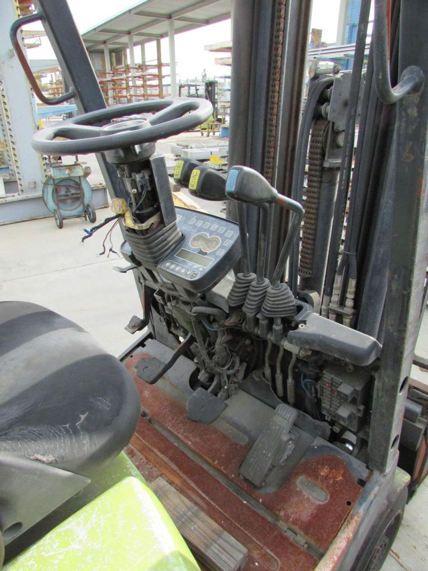 CLARK LPG FORKLIFT, MODEL C18CL, 2,750 LB CAPACITY, 213" 3-STAGE MAST, 42" FORKS, SIDE SHIFT, - Image 6 of 11