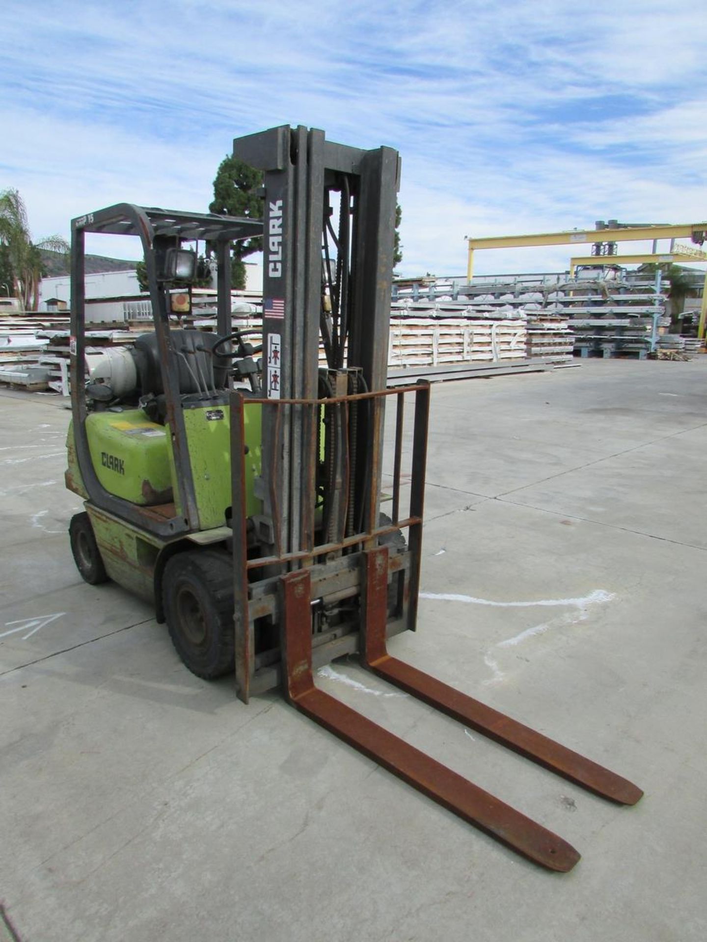 CLARK LPG FORKLIFT, MODEL CMP15, 2,235 LB CAPACITY, 189" 3-STAGE MAST, 48" FORKS, SIDE SHIFT, - Image 9 of 12