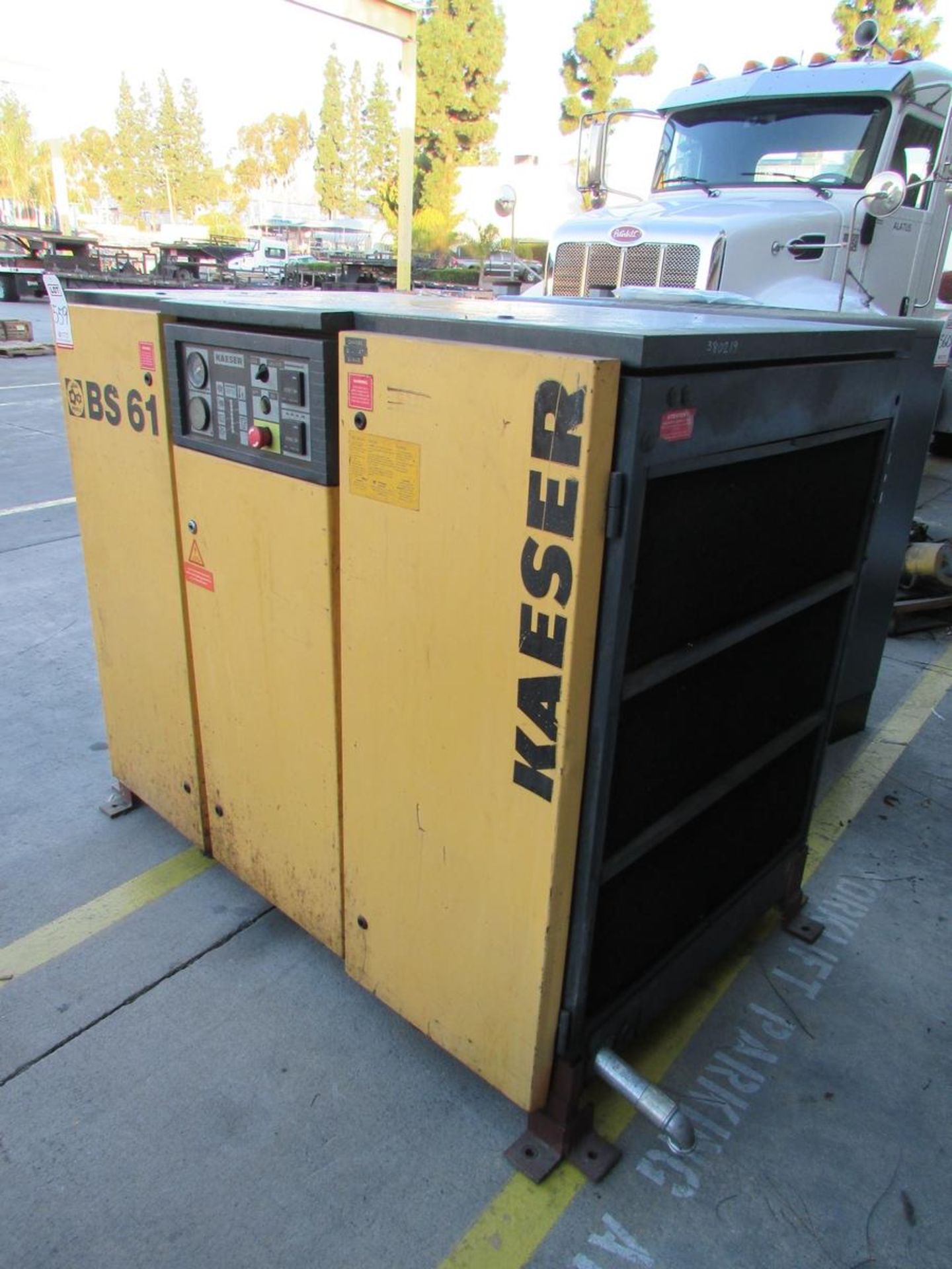 1995 KAESER 50 HP ROTARY SCREW AIR COMPRESSOR, MODEL BS61, SOUND ENCLOSURE, 110 PSIG, 240CFM, 460V - Image 3 of 8