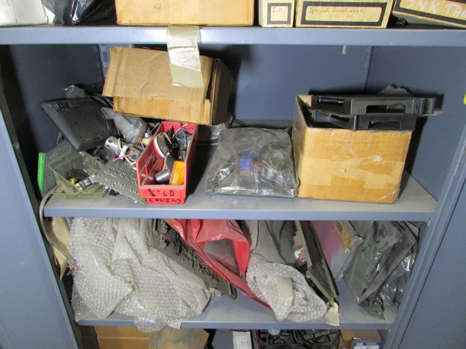 2-DOOR CABINET, W/ CONTENTS: ASSORTED MACHINE CONTROL BOARDS AND MISC. ELECTRICAL - Image 4 of 5