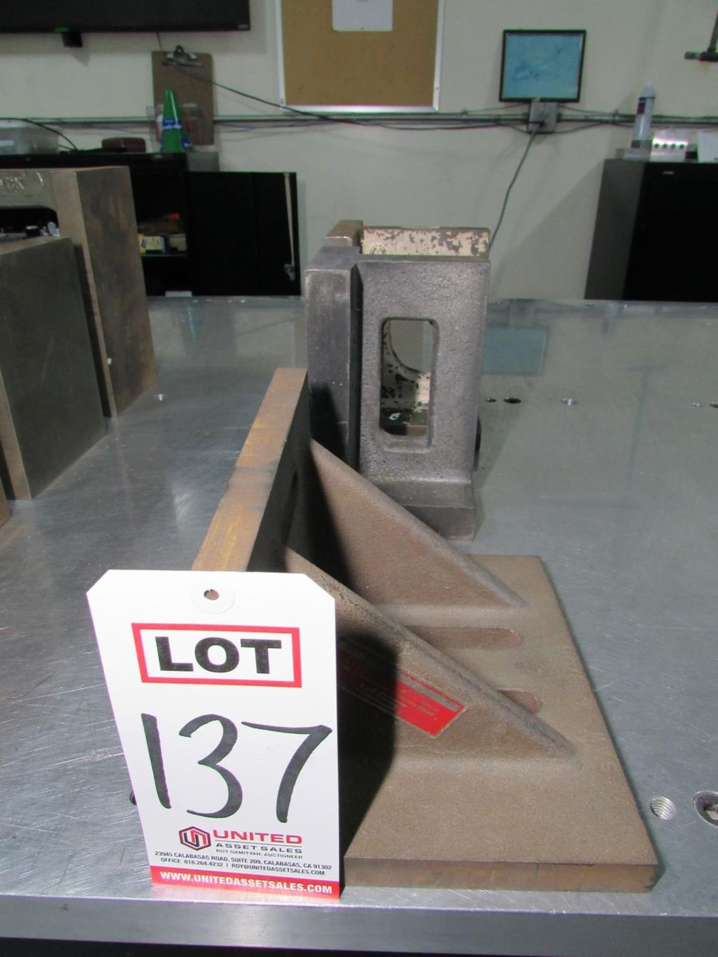 LOT - (3) RIGHT ANGLE PLATES: (1) 8" X 6" X 6", (1) 8" X 4-1/2" X 5", (1) 6" X 9" X 7" - Image 2 of 3