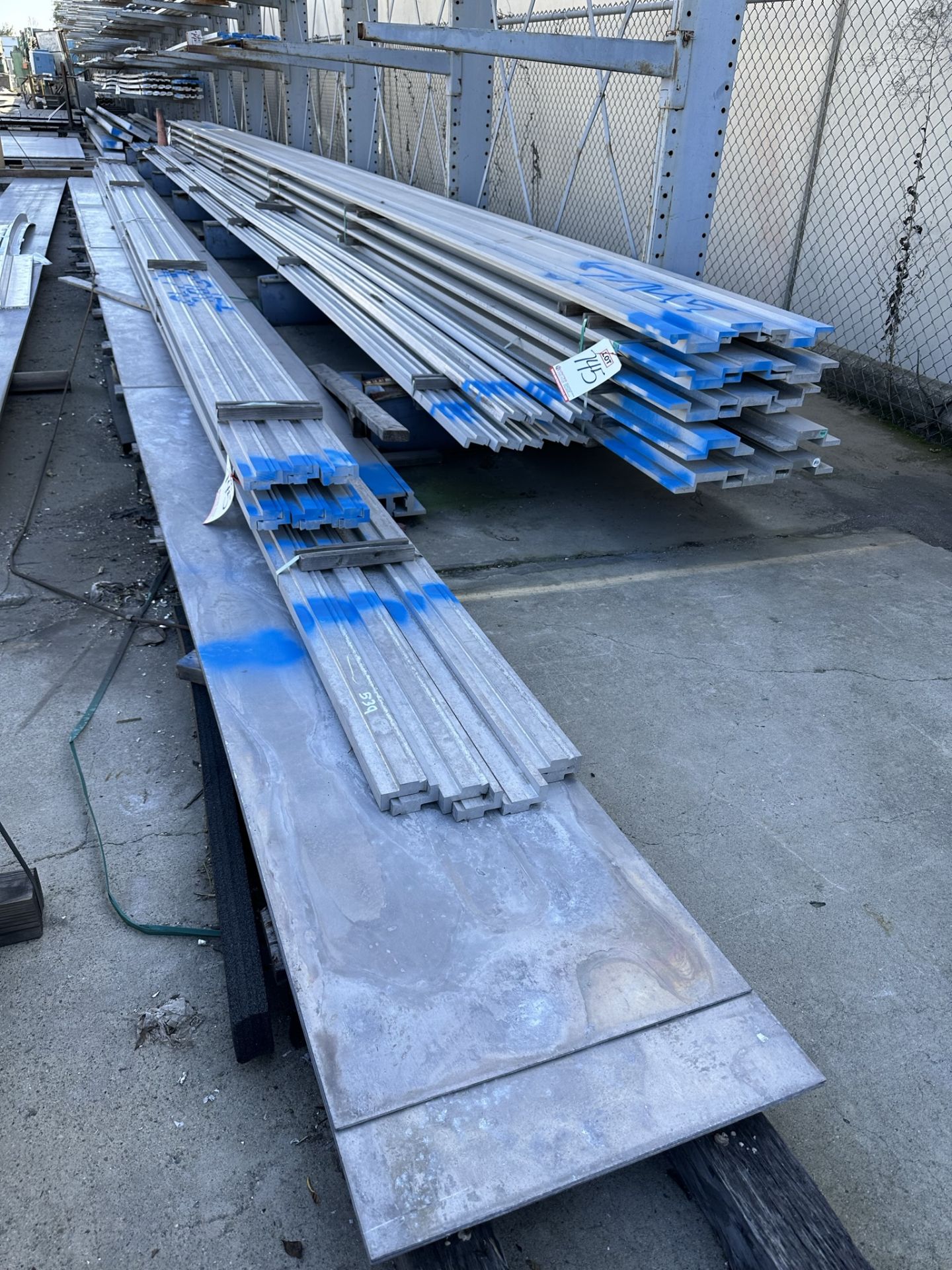 LOT - HUGE LOT OF ALUMINUM PLATE AND EXTRUSION, SEE PICTURES. DISCLAIMER: QUANTITIES AND DETAILS - Image 8 of 13