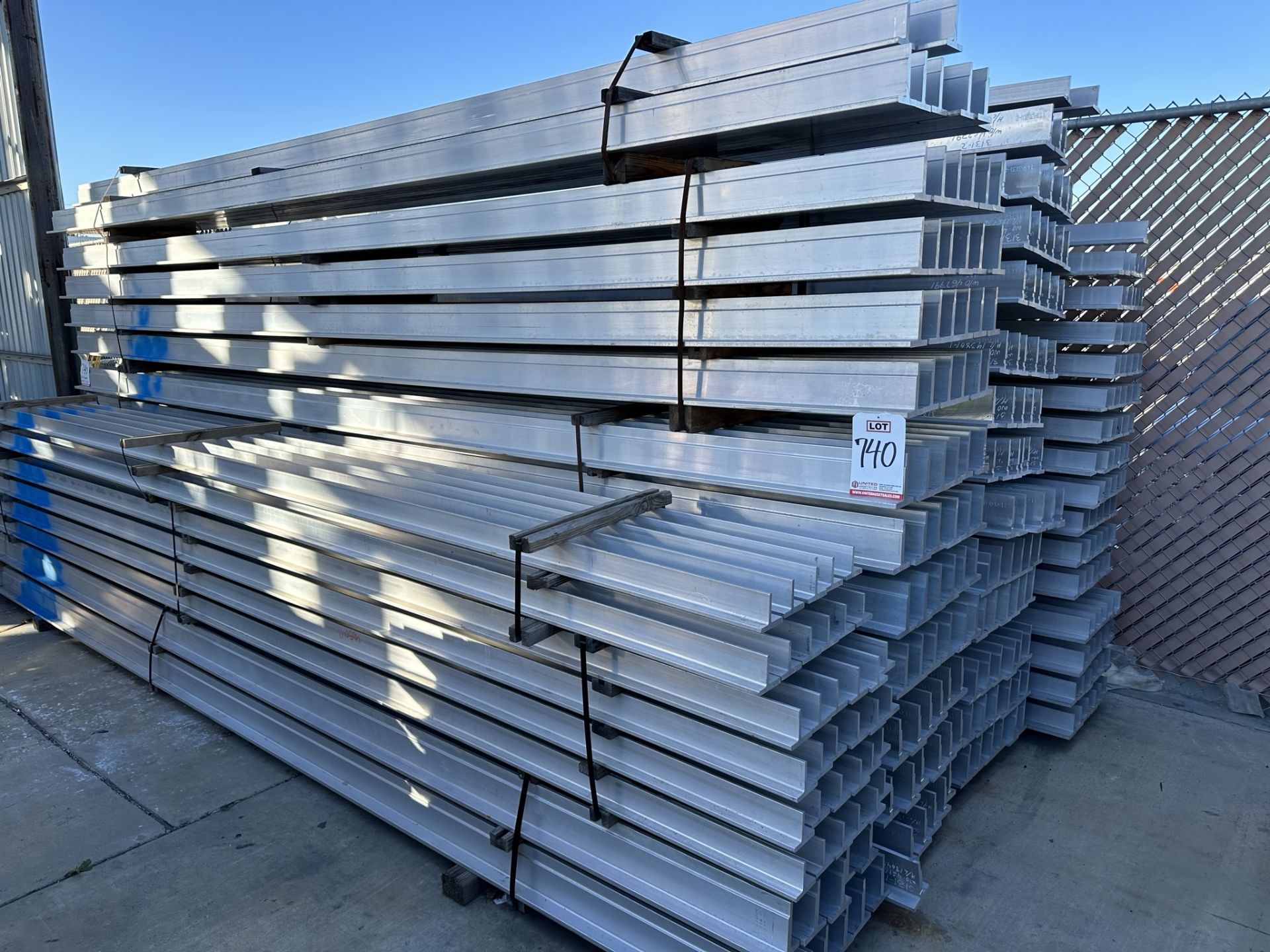LOT - STACKS OF T-SHAPED EXTRUDED ALUMINUM MATERIAL, SEE PICTURES. DISCLAIMER: QUANTITIES AND - Image 2 of 4
