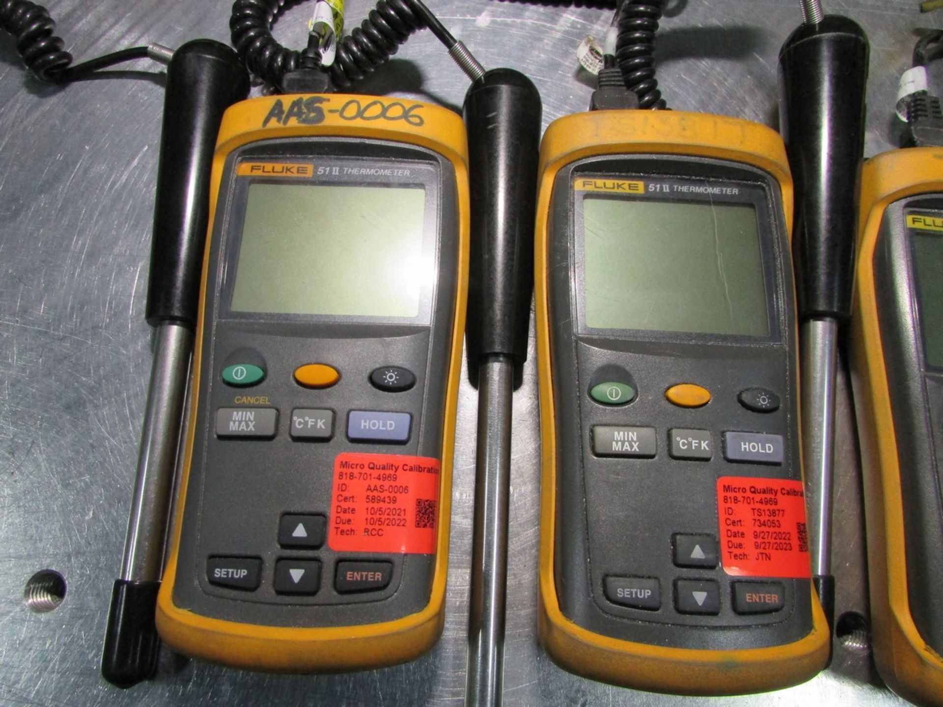 LOT - (6) FLUKE DIGITAL THERMOMETERS: (5) 51 II, (1) 52 K/J, W/ (7) COOPER ATKINS THERMOCOUPLE - Image 3 of 4