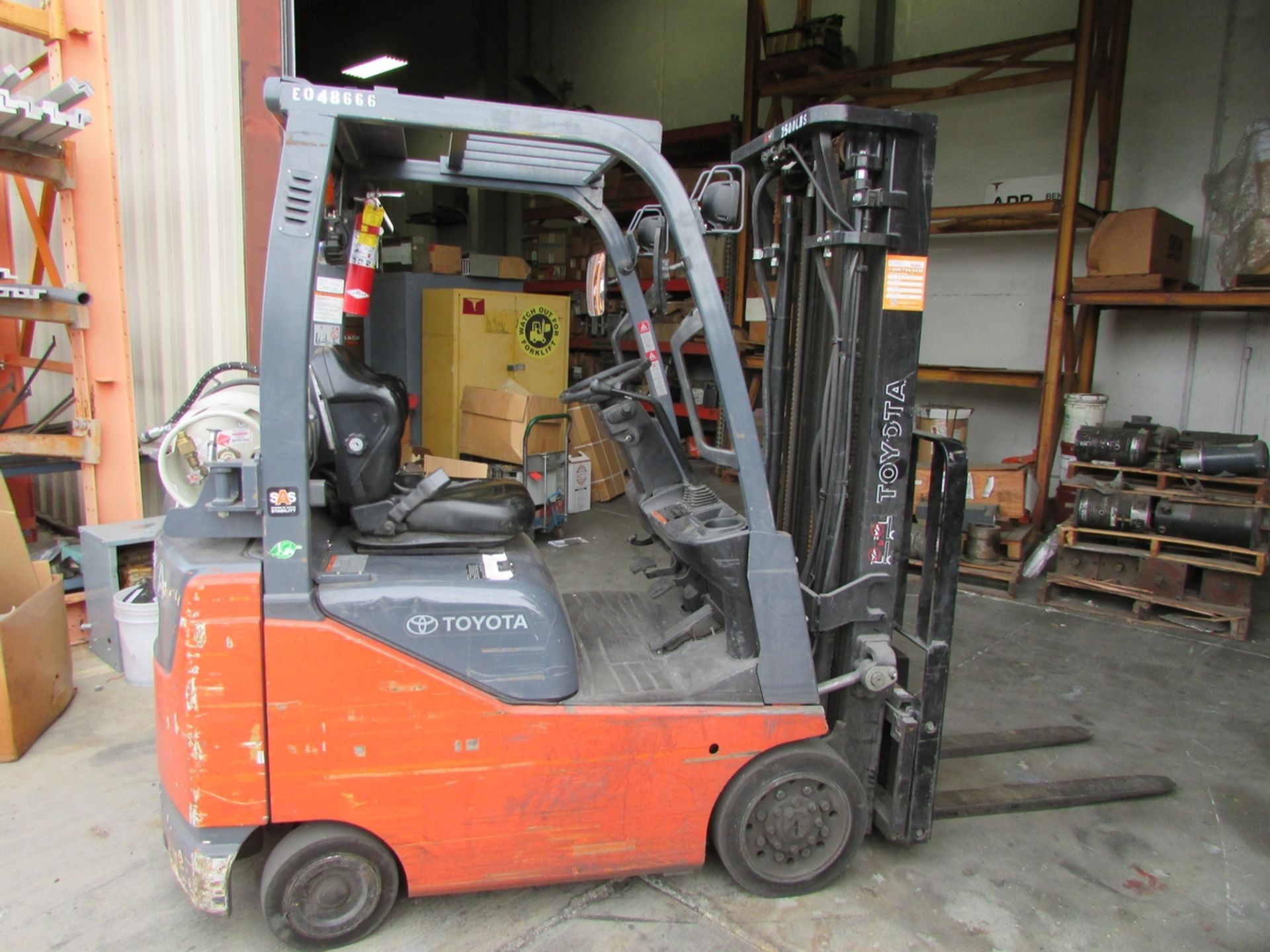 TOYOTA LPG FORKLIFT, MODEL 8FGCU15, 2,500 LB CAPACITY, 189" 3-STAGE MAST, 42" FORKS, SIDE SHIFT, - Image 9 of 13