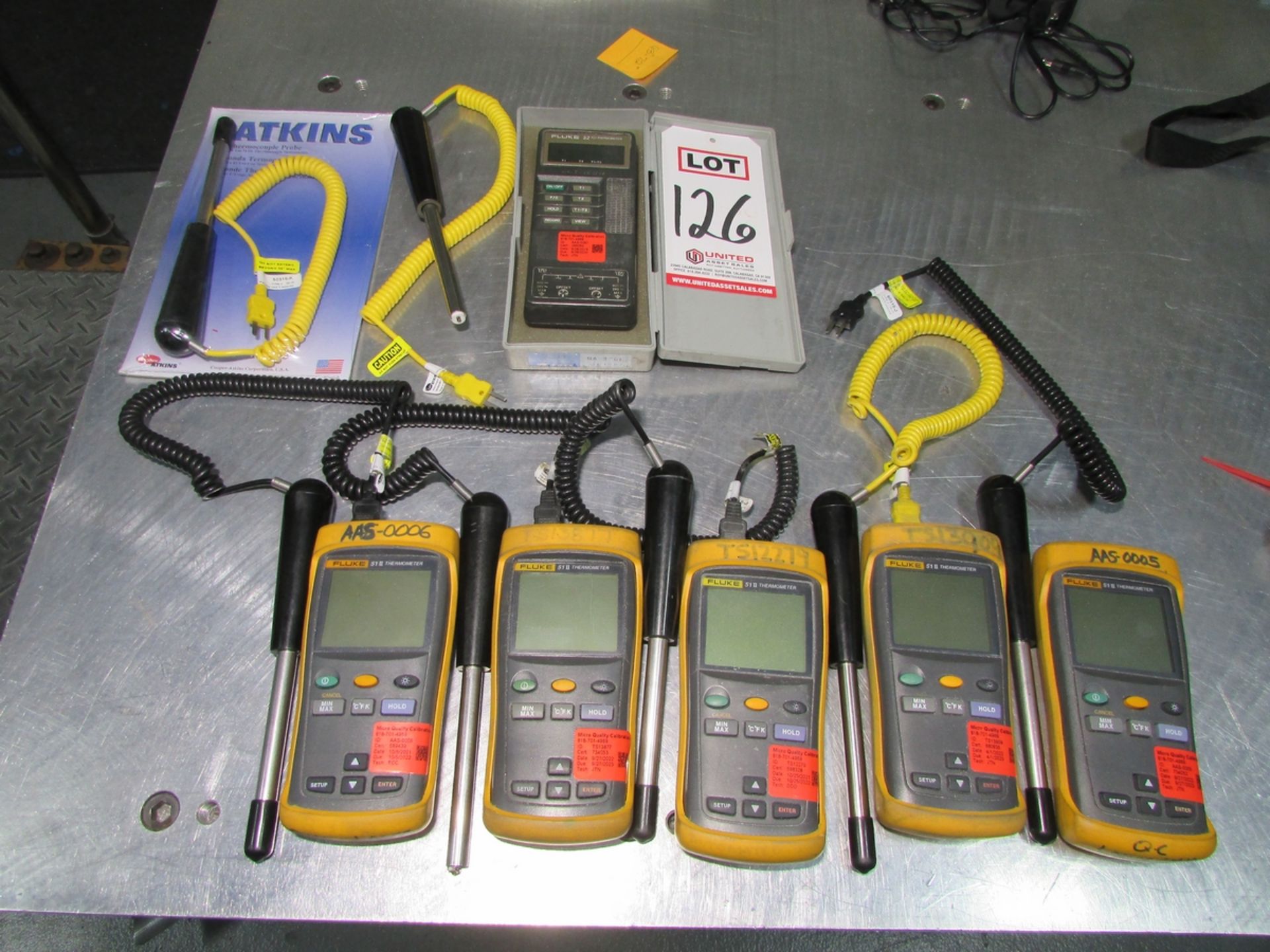 LOT - (6) FLUKE DIGITAL THERMOMETERS: (5) 51 II, (1) 52 K/J, W/ (7) COOPER ATKINS THERMOCOUPLE